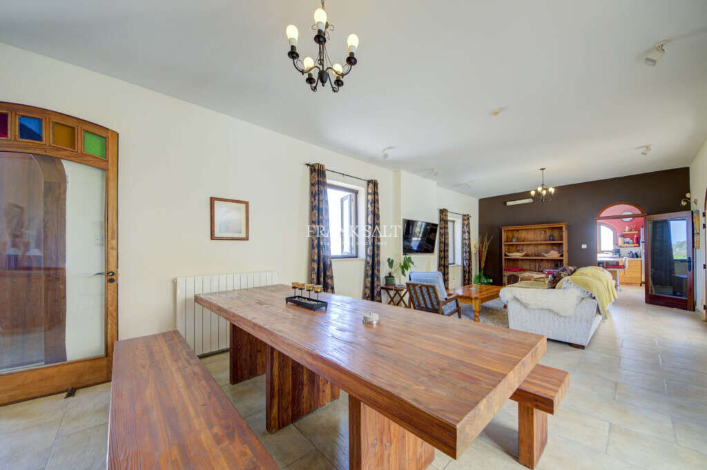 Siggiewi, 4 Bedrooms Bedrooms, ,6 BathroomsBathrooms,For Sale,FRSA-040594