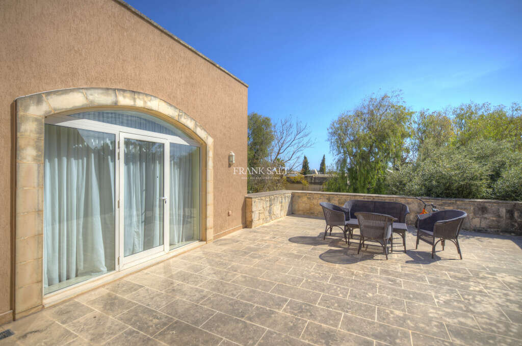 Iklin, 3 Bedrooms Bedrooms, ,3 BathroomsBathrooms,For Sale,FRSA-322995