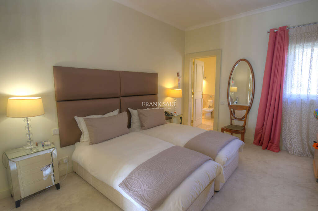 Iklin, 3 Bedrooms Bedrooms, ,3 BathroomsBathrooms,For Sale,FRSA-322995