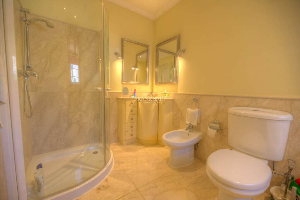 Iklin, 3 Bedrooms Bedrooms, ,3 BathroomsBathrooms,For Sale,FRSA-322995