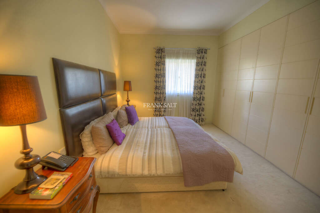 Iklin, 3 Bedrooms Bedrooms, ,3 BathroomsBathrooms,For Sale,FRSA-322995