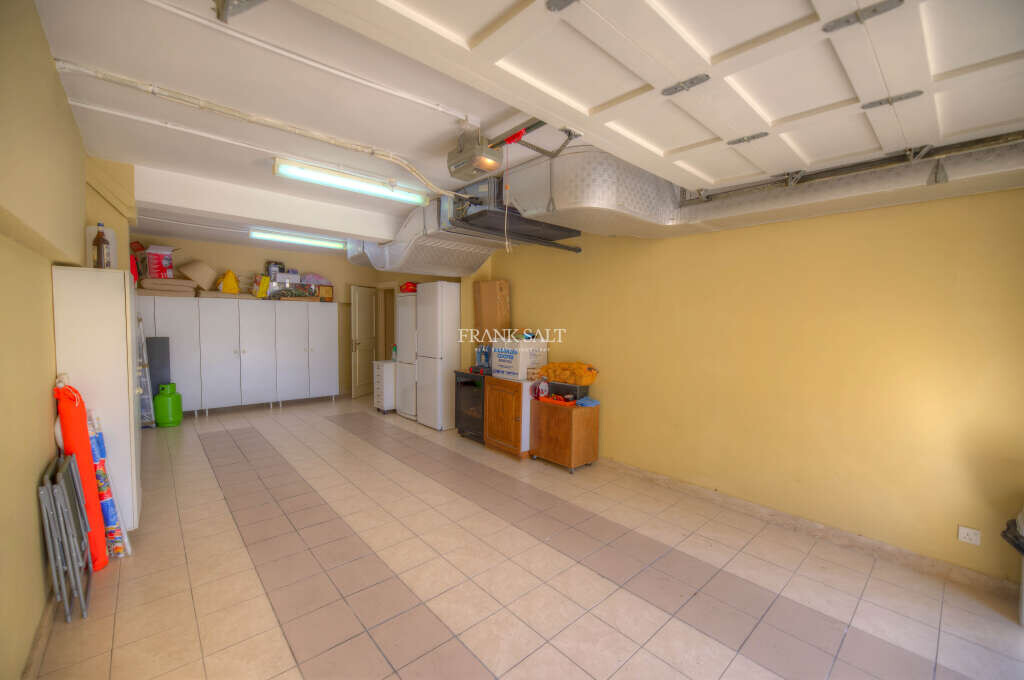 Iklin, 3 Bedrooms Bedrooms, ,3 BathroomsBathrooms,For Sale,FRSA-322995