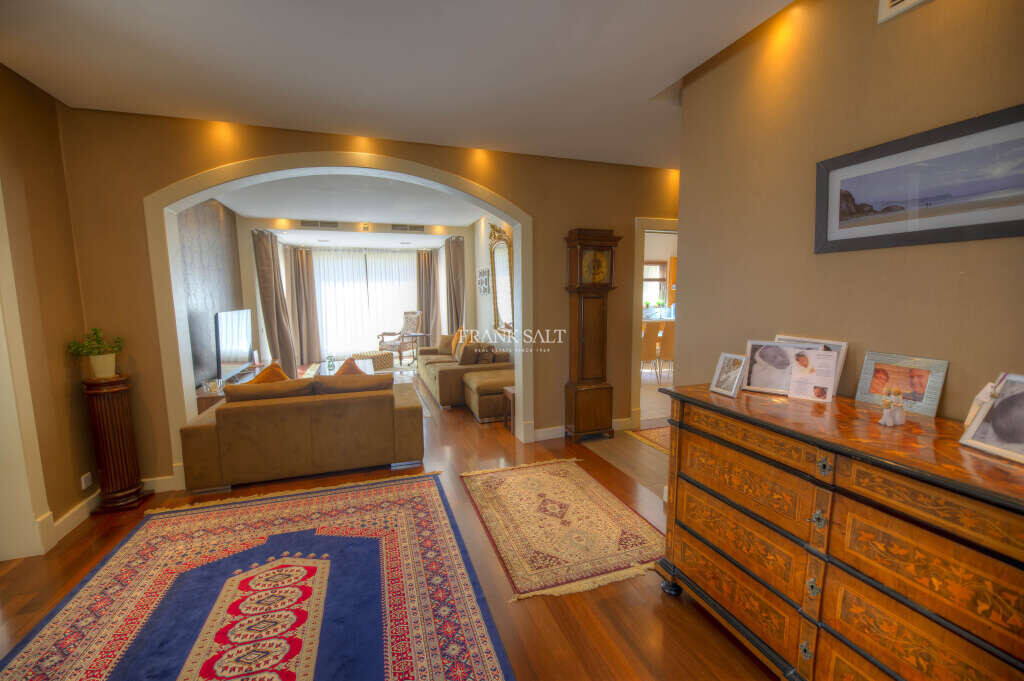 Iklin, 3 Bedrooms Bedrooms, ,3 BathroomsBathrooms,For Sale,FRSA-322995