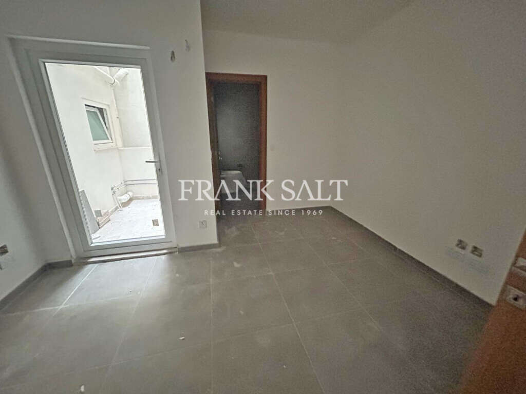 St Pauls Bay, 2 Bedrooms Bedrooms, ,2 BathroomsBathrooms,For Sale,FRSA-045435