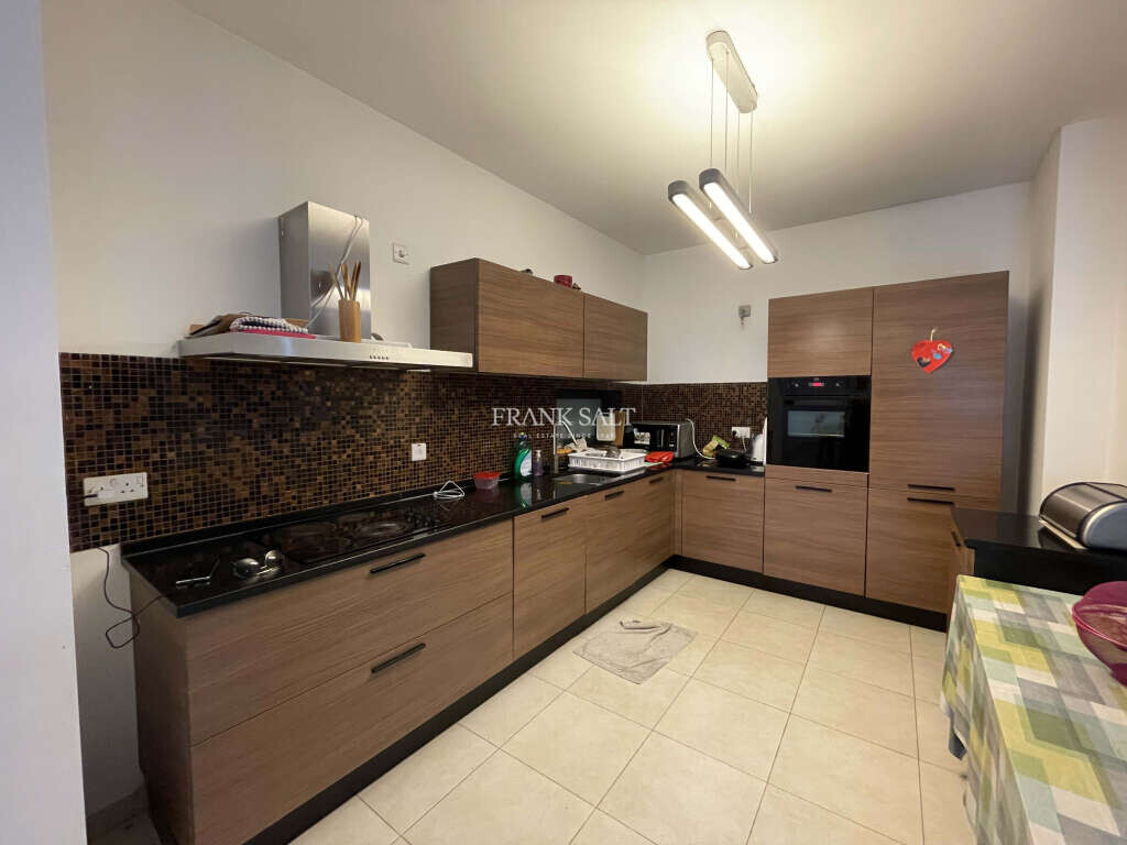 Pender Gardens, 3 Bedrooms Bedrooms, ,1 BathroomBathrooms,For Sale,FRSA-044218