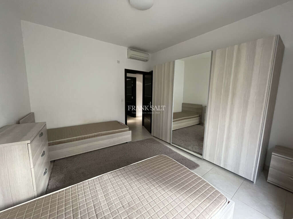 Pender Gardens, 3 Bedrooms Bedrooms, ,1 BathroomBathrooms,For Sale,FRSA-044218