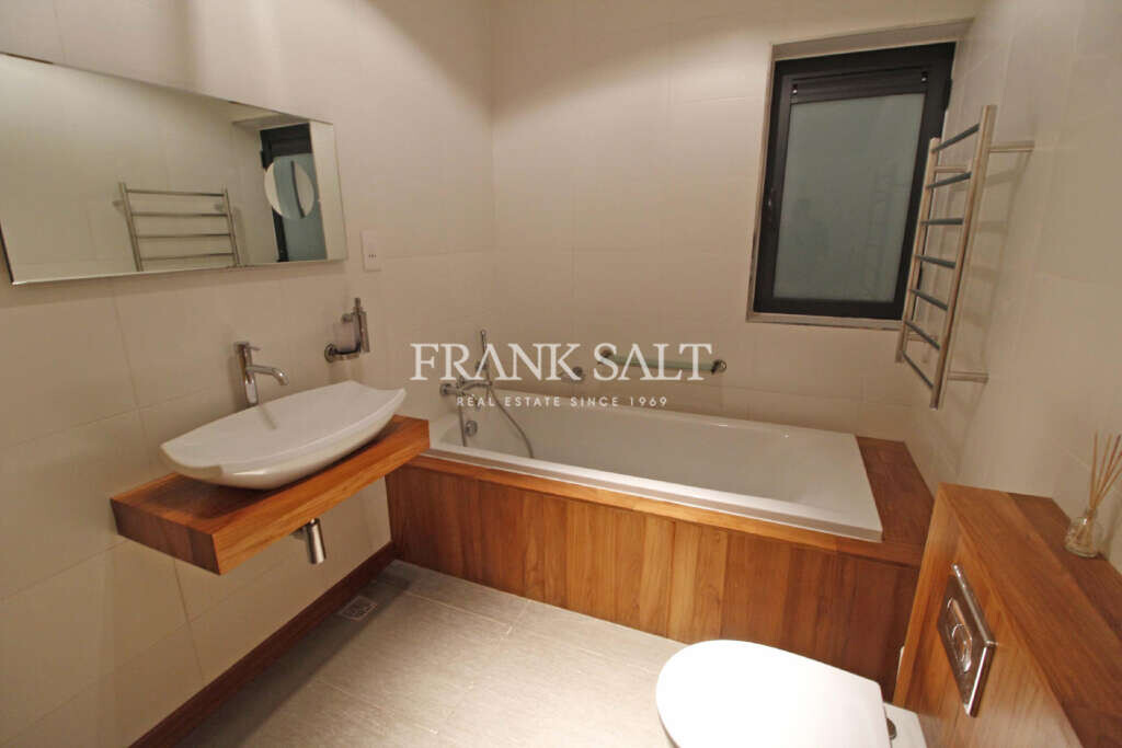 Pender Gardens, 3 Bedrooms Bedrooms, ,1 BathroomBathrooms,For Sale,FRSA-045084