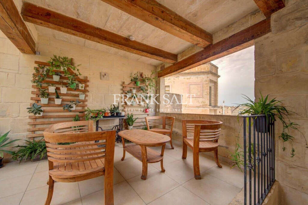Cospicua, 5 Bedrooms Bedrooms, ,For Sale,FRSA-752759