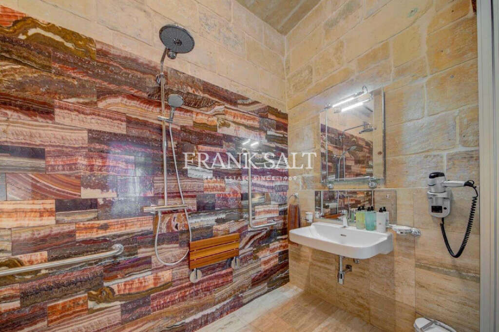 Cospicua, 5 Bedrooms Bedrooms, ,For Sale,FRSA-752759