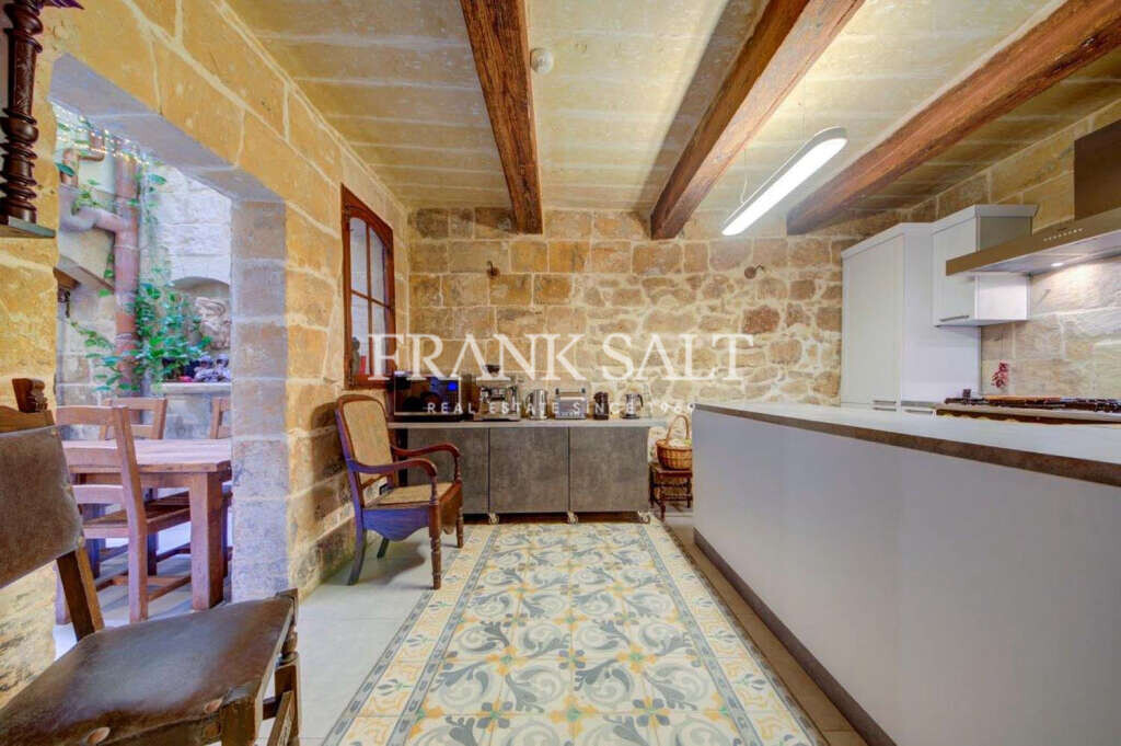 Cospicua, 5 Bedrooms Bedrooms, ,5 BathroomsBathrooms,For Sale,FRSA-752758