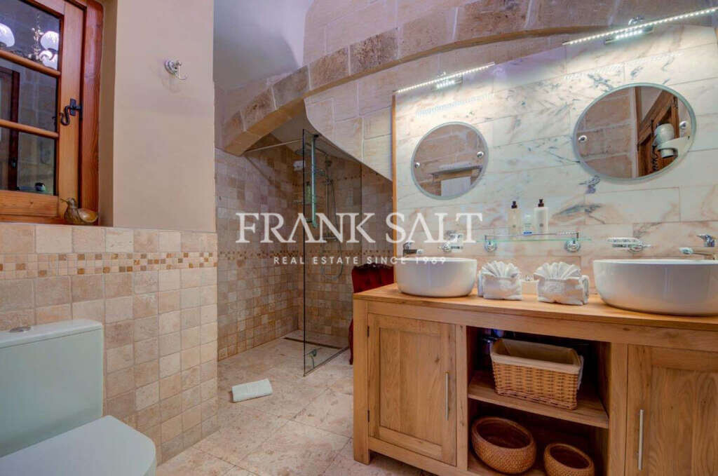 Cospicua, 5 Bedrooms Bedrooms, ,5 BathroomsBathrooms,For Sale,FRSA-752758