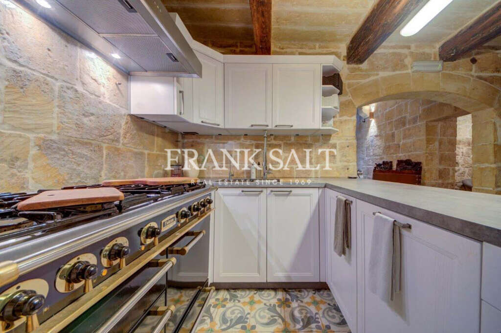 Cospicua, 5 Bedrooms Bedrooms, ,5 BathroomsBathrooms,For Sale,FRSA-752758