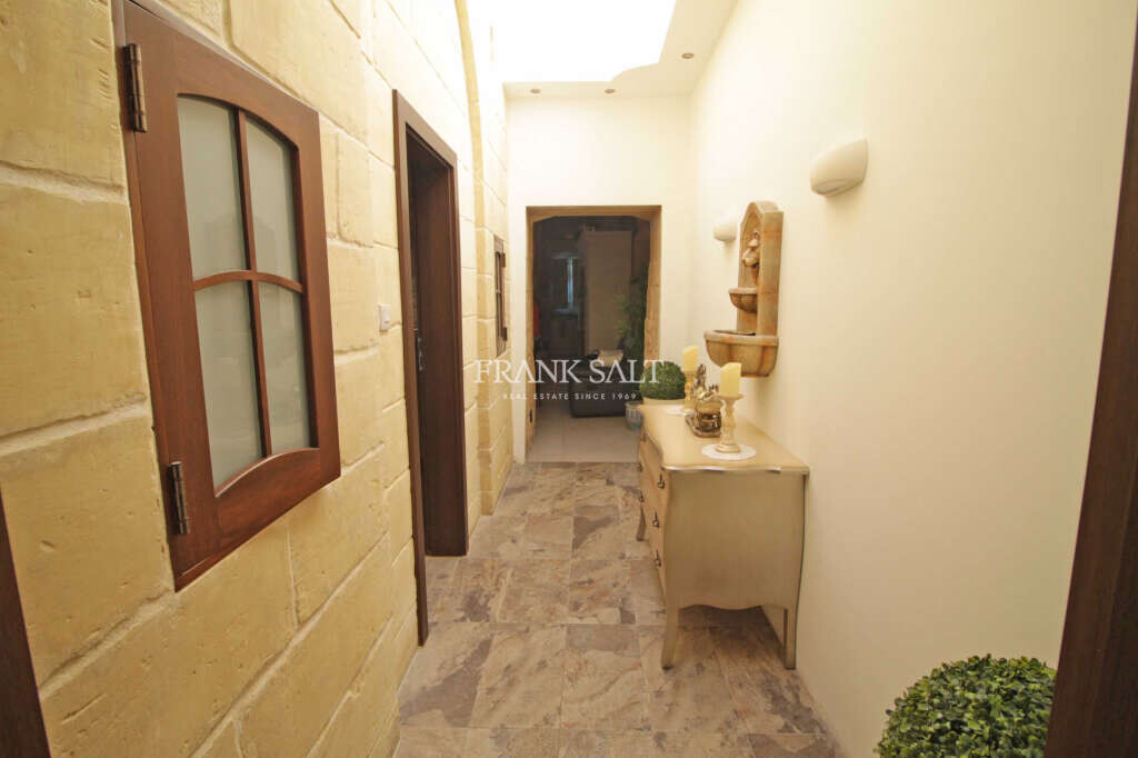Qormi, 6 Bedrooms Bedrooms, ,For Sale,FRSA-426948