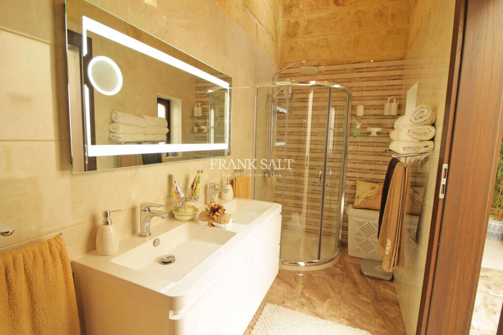 Qormi, 6 Bedrooms Bedrooms, ,For Sale,FRSA-426948