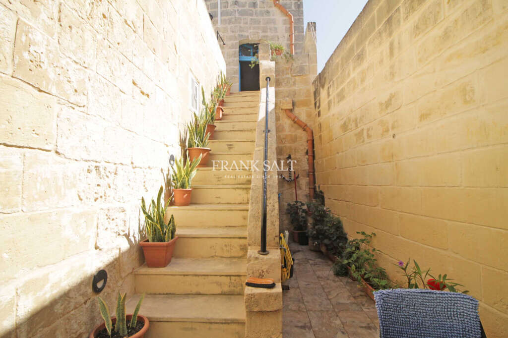Qormi, 6 Bedrooms Bedrooms, ,For Sale,FRSA-426948