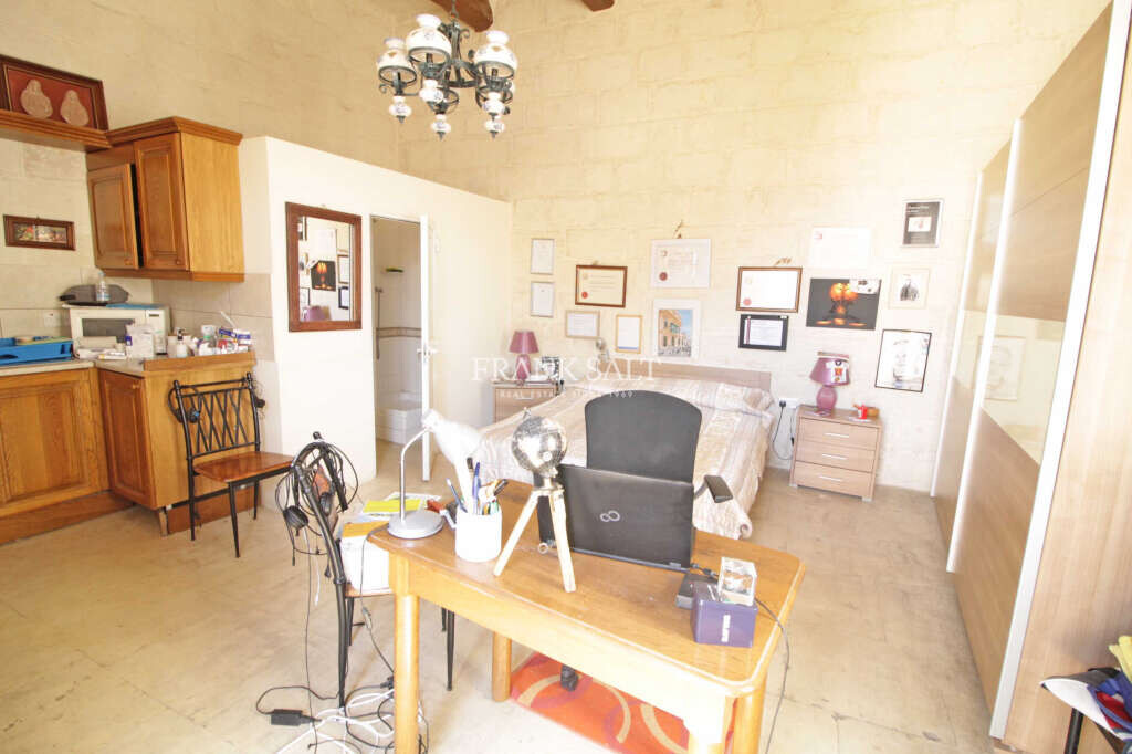 Qormi, 6 Bedrooms Bedrooms, ,For Sale,FRSA-426948