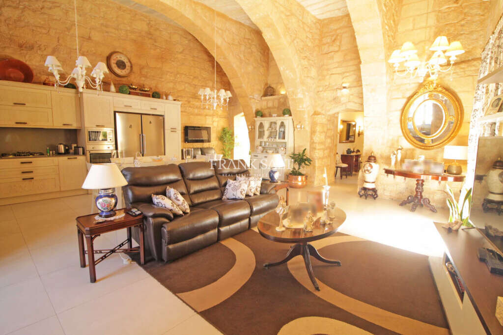 Qormi, 6 Bedrooms Bedrooms, ,For Sale,FRSA-426948