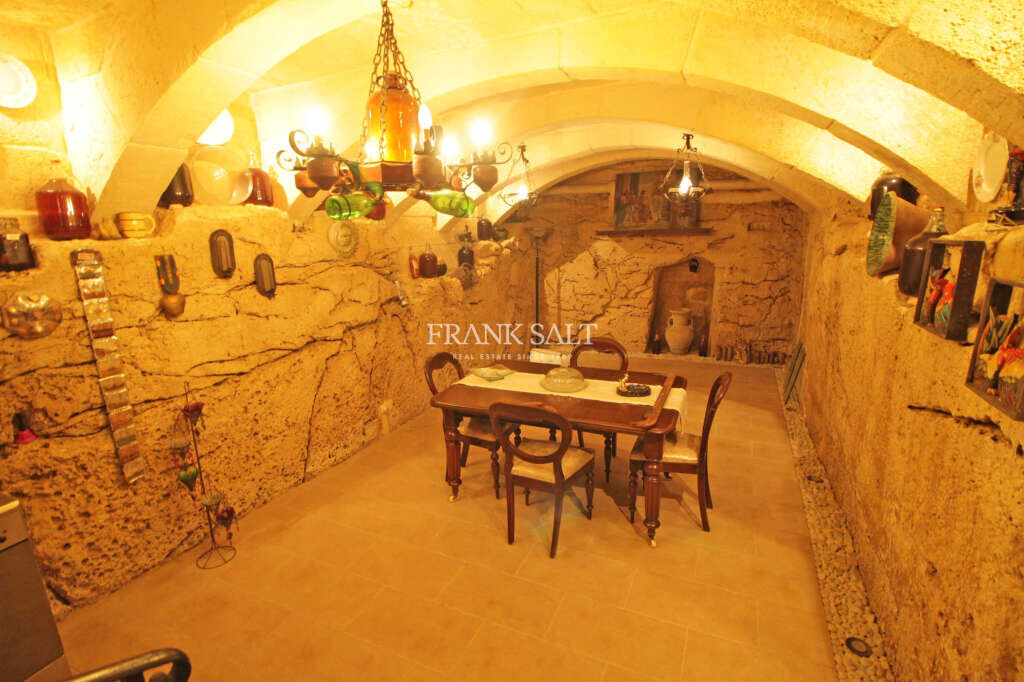 Qormi, 6 Bedrooms Bedrooms, ,For Sale,FRSA-426948