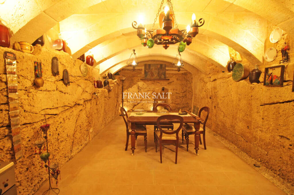 Qormi, 6 Bedrooms Bedrooms, ,For Sale,FRSA-426948