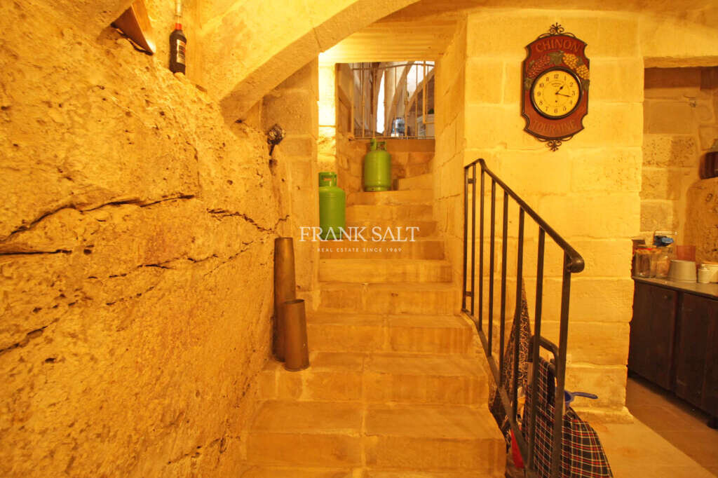 Qormi, 6 Bedrooms Bedrooms, ,For Sale,FRSA-426948