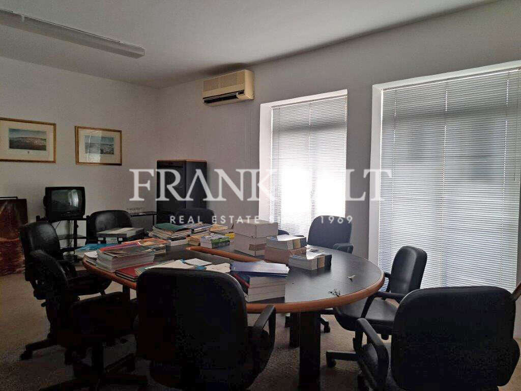 Ta' Xbiex, 2 Bedrooms Bedrooms, ,1 BathroomBathrooms,For Sale,FRSA-916326