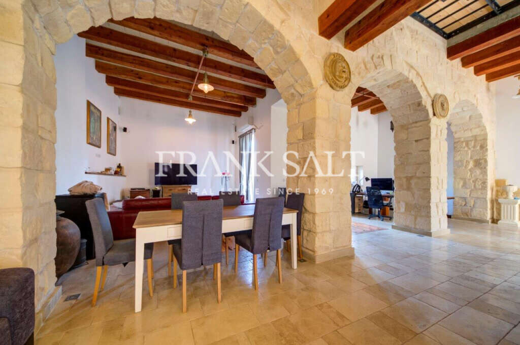 Zabbar, 6 Bedrooms Bedrooms, ,4 BathroomsBathrooms,For Sale,FRSA-916908