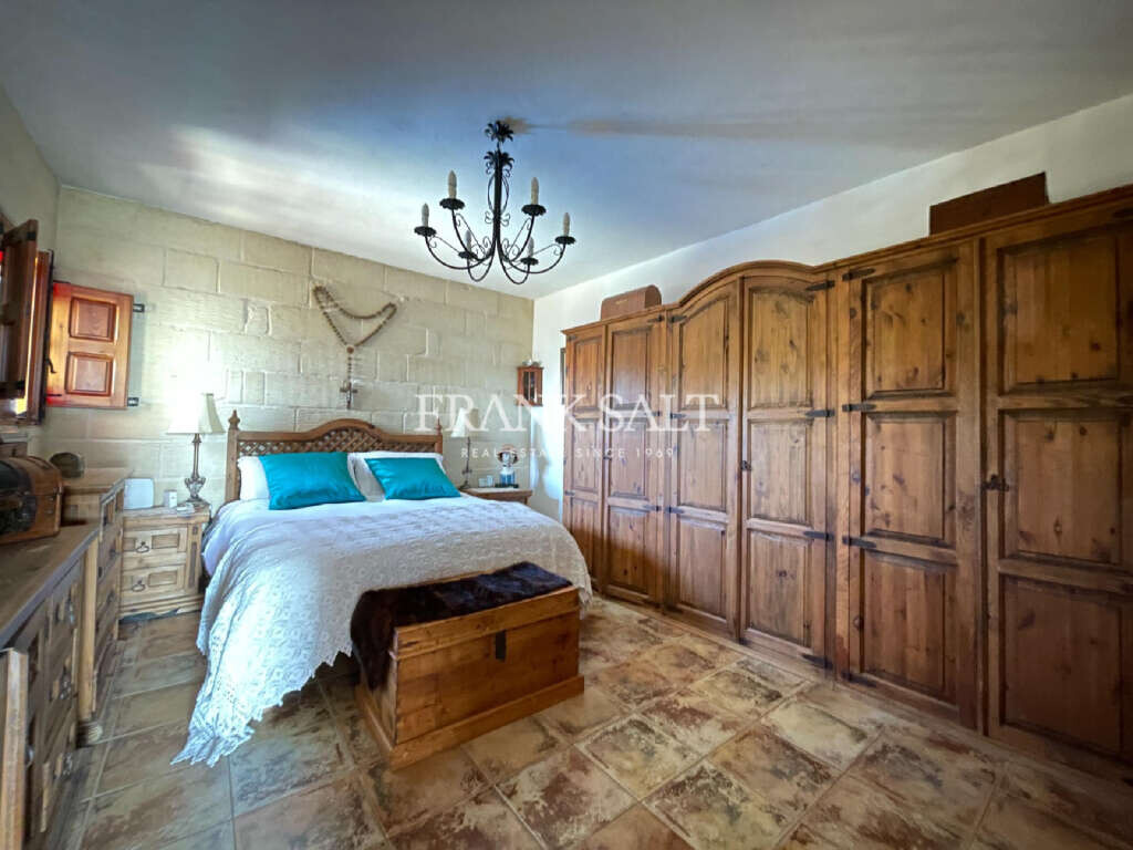 Siggiewi, 3 Bedrooms Bedrooms, ,For Sale,FRSA-044572