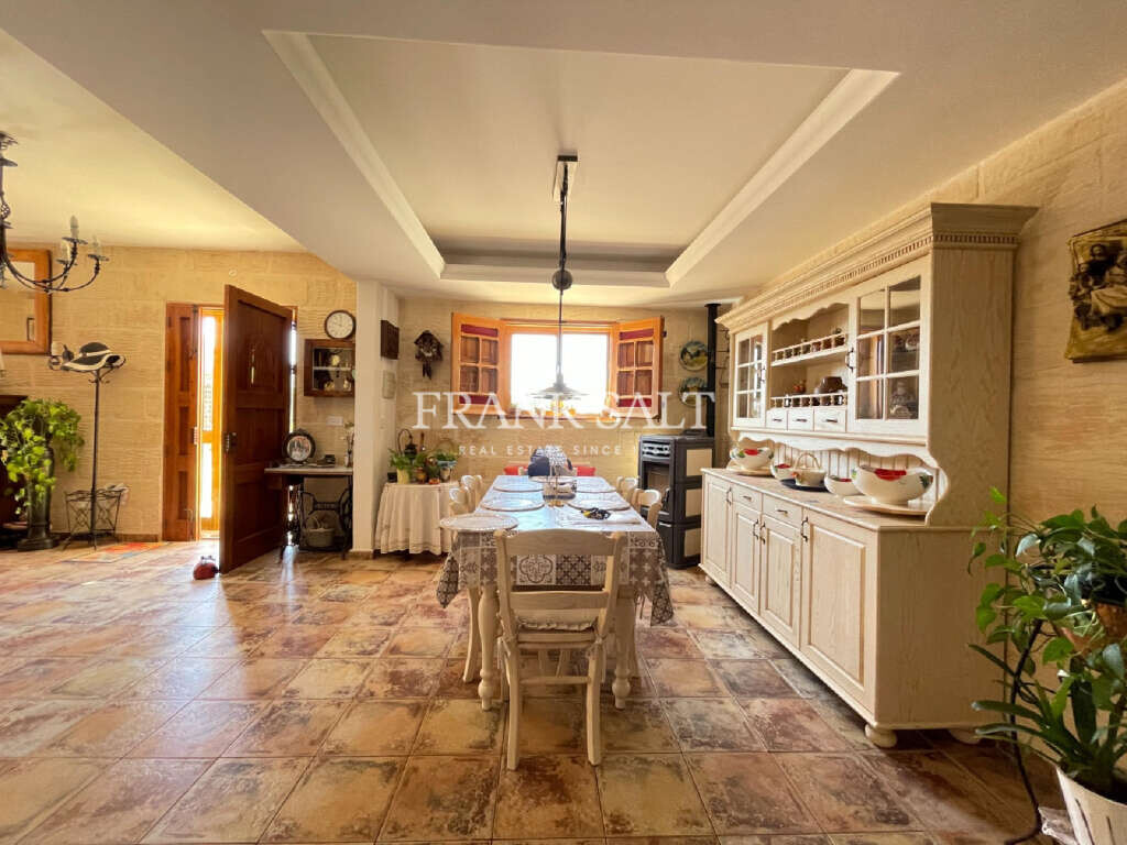 Siggiewi, 3 Bedrooms Bedrooms, ,For Sale,FRSA-044572