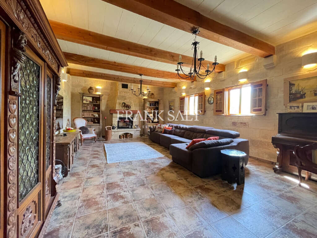 Siggiewi, 3 Bedrooms Bedrooms, ,For Sale,FRSA-044572