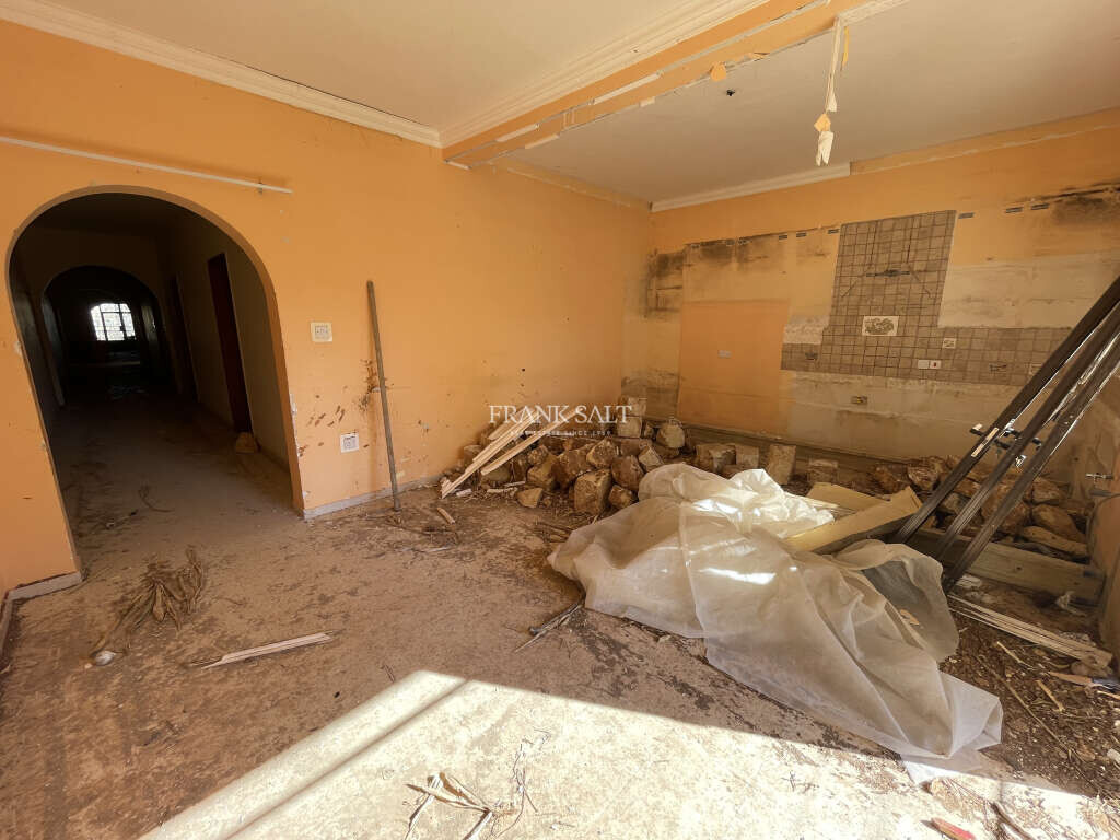 Mosta, 3 Bedrooms Bedrooms, ,1 BathroomBathrooms,For Sale,FRSA-620637