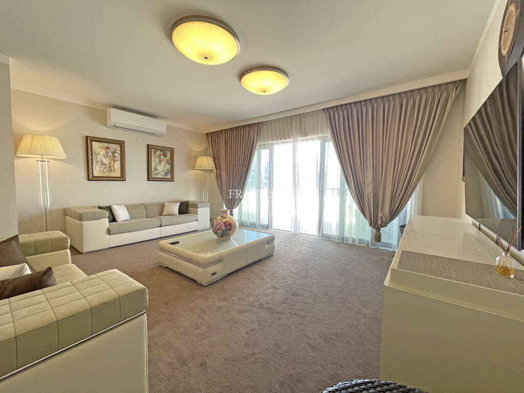 Pender Gardens, 3 Bedrooms Bedrooms, ,For Sale,FRSA-044331