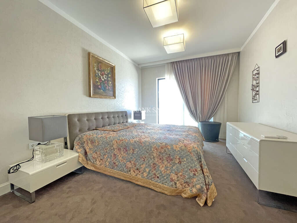 Pender Gardens, 3 Bedrooms Bedrooms, ,For Sale,FRSA-044331