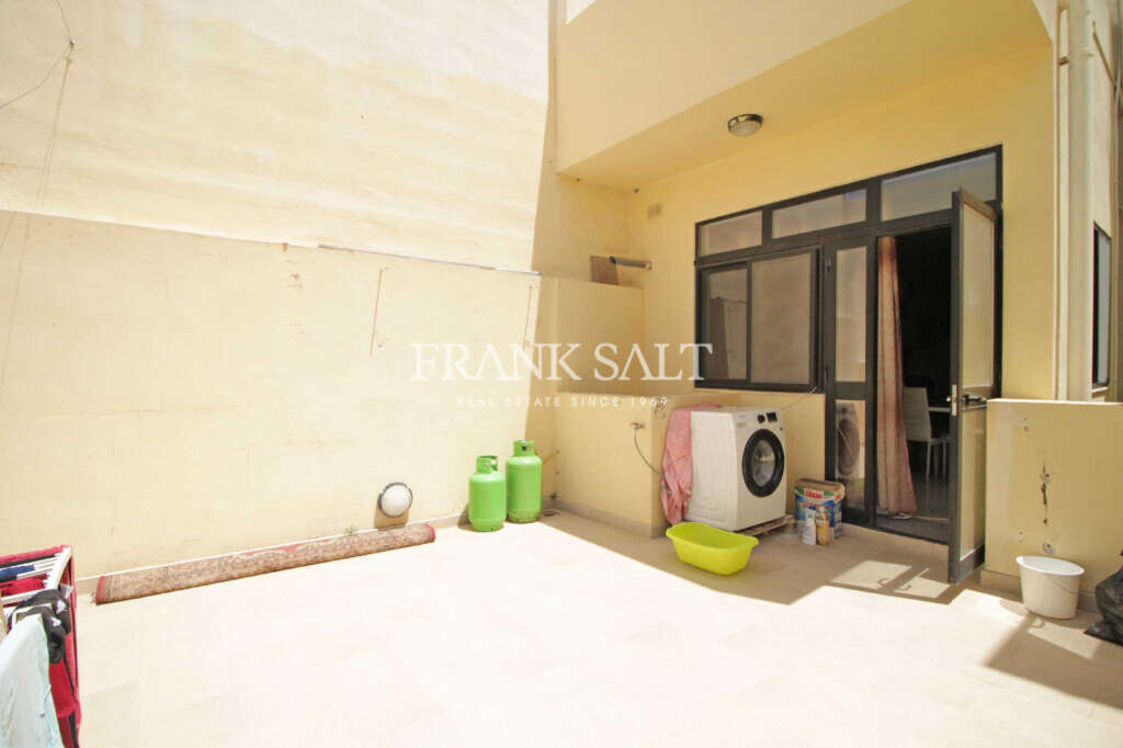 Fgura, 3 Bedrooms Bedrooms, ,For Sale,FRSA-426498