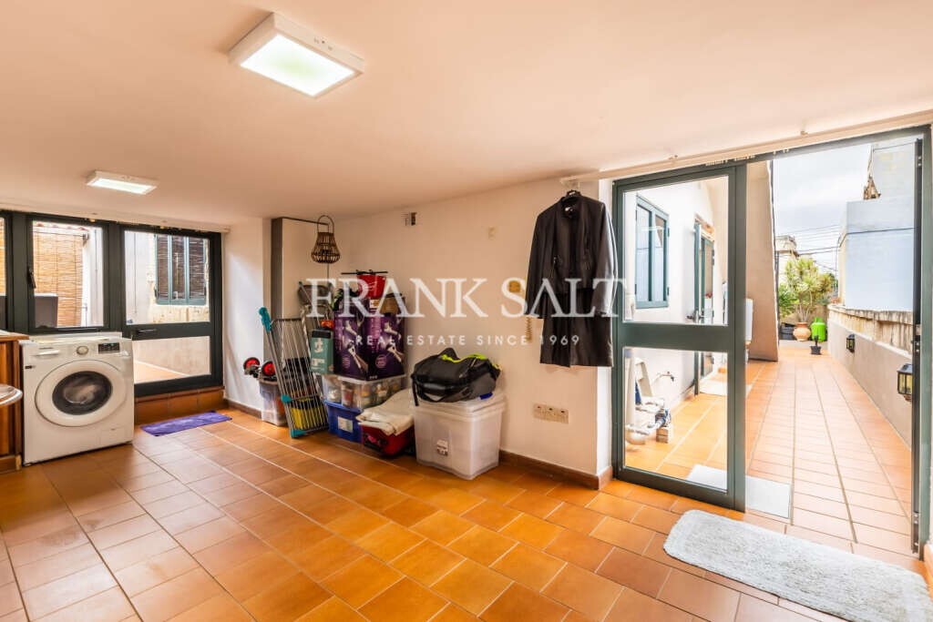 Swieqi, 3 Bedrooms Bedrooms, ,1 BathroomBathrooms,For Sale,FRSA-022459