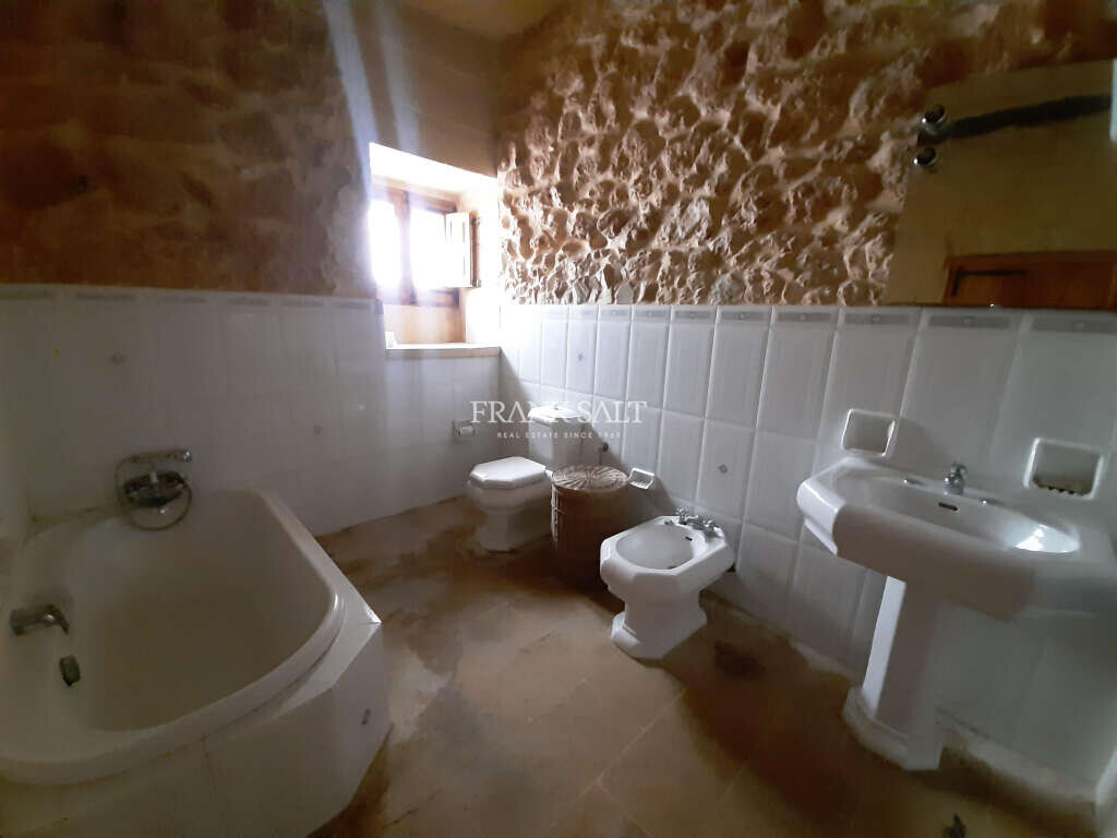 Xaghra, Gozo, 7 Bedrooms Bedrooms, ,3 BathroomsBathrooms,For Sale,FRSA-115492