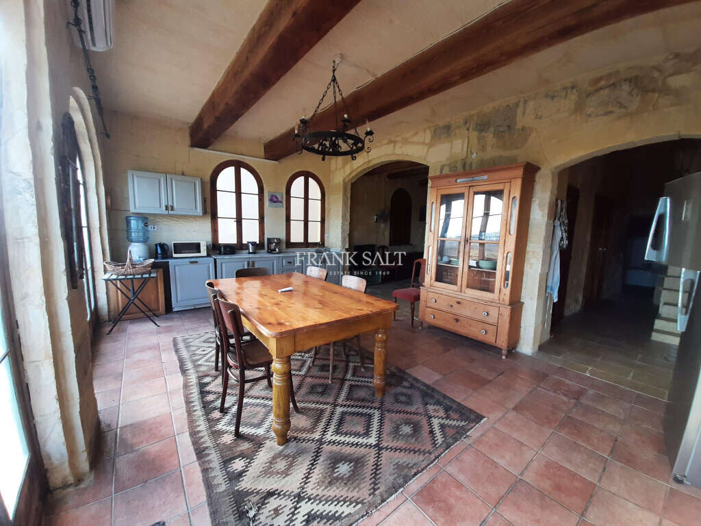 Xaghra, Gozo, 7 Bedrooms Bedrooms, ,3 BathroomsBathrooms,For Sale,FRSA-115492