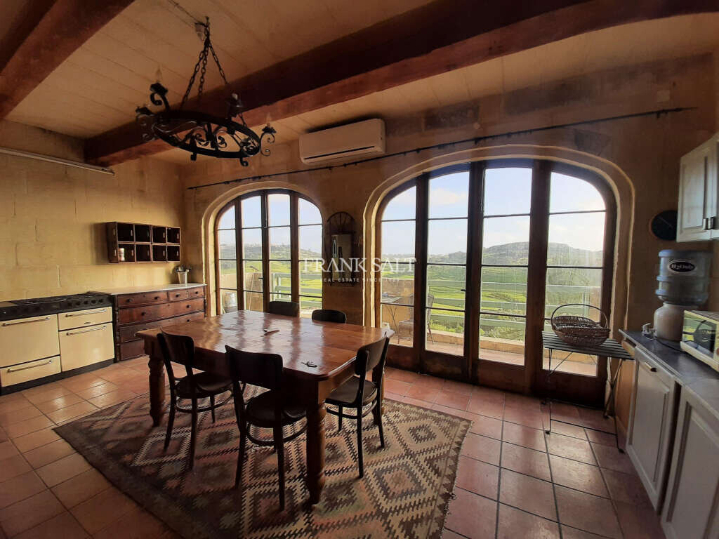 Xaghra, Gozo, 7 Bedrooms Bedrooms, ,3 BathroomsBathrooms,For Sale,FRSA-115492
