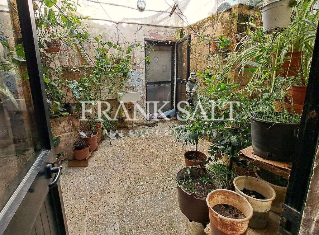 Attard, 3 Bedrooms Bedrooms, ,1 BathroomBathrooms,For Sale,FRSA-714744