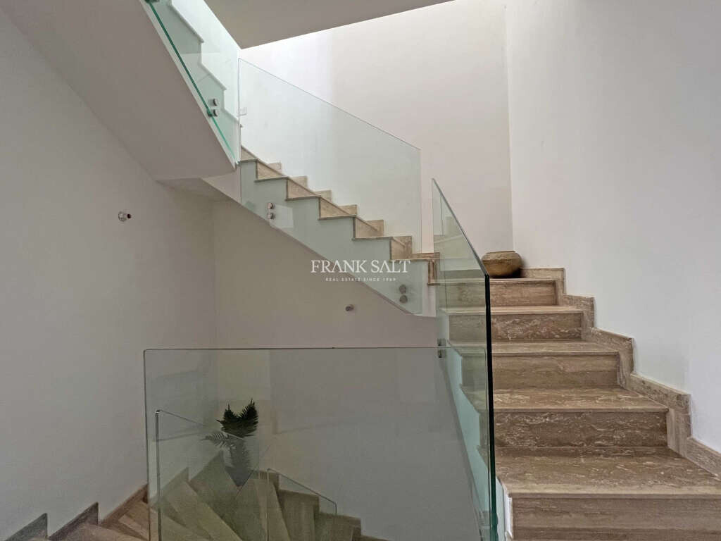 Luqa, 2 Bedrooms Bedrooms, ,For Sale,FRSA-426161