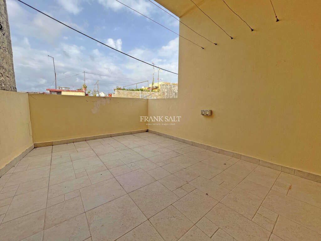 Luqa, 2 Bedrooms Bedrooms, ,For Sale,FRSA-426161