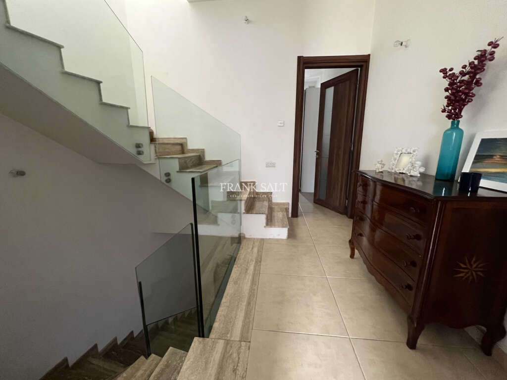 Luqa, 2 Bedrooms Bedrooms, ,For Sale,FRSA-426161