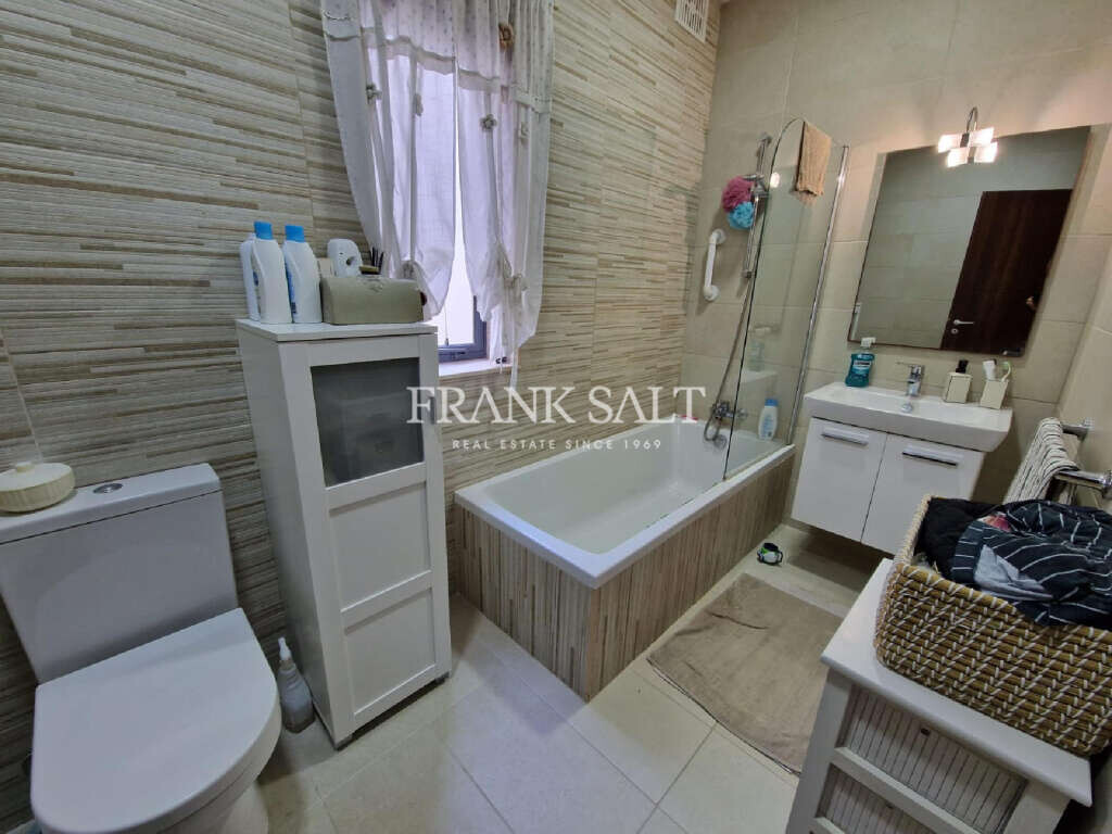 Luqa, 4 Bedrooms Bedrooms, ,1 BathroomBathrooms,For Sale,FRSA-714724