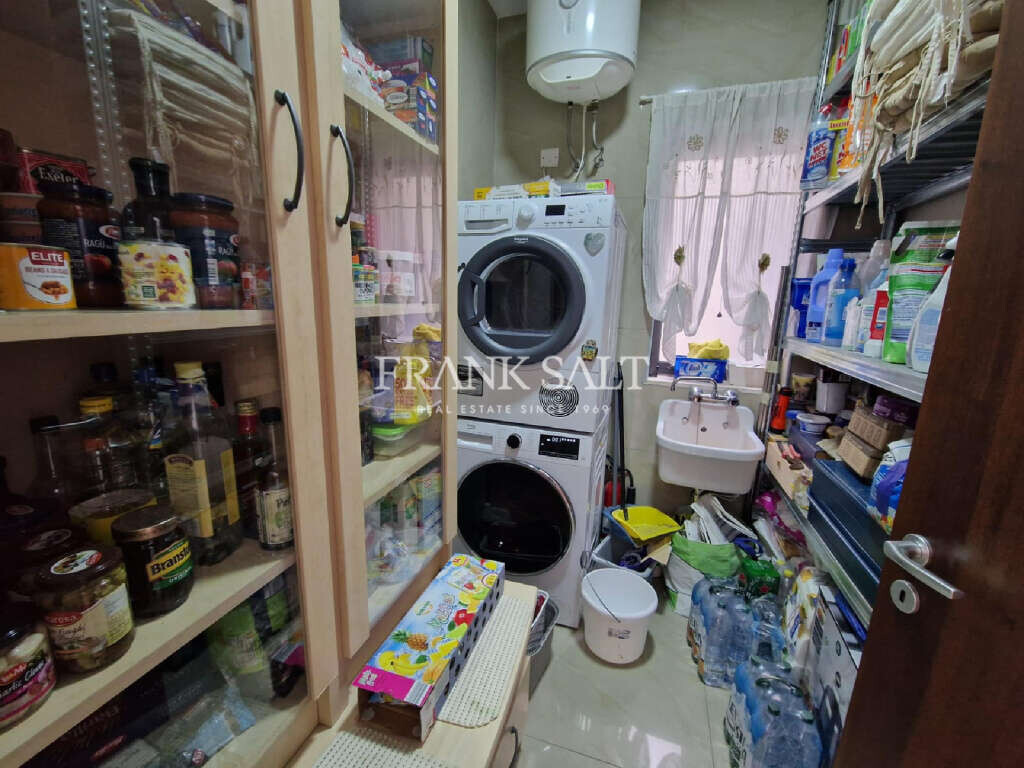 Luqa, 4 Bedrooms Bedrooms, ,1 BathroomBathrooms,For Sale,FRSA-714724