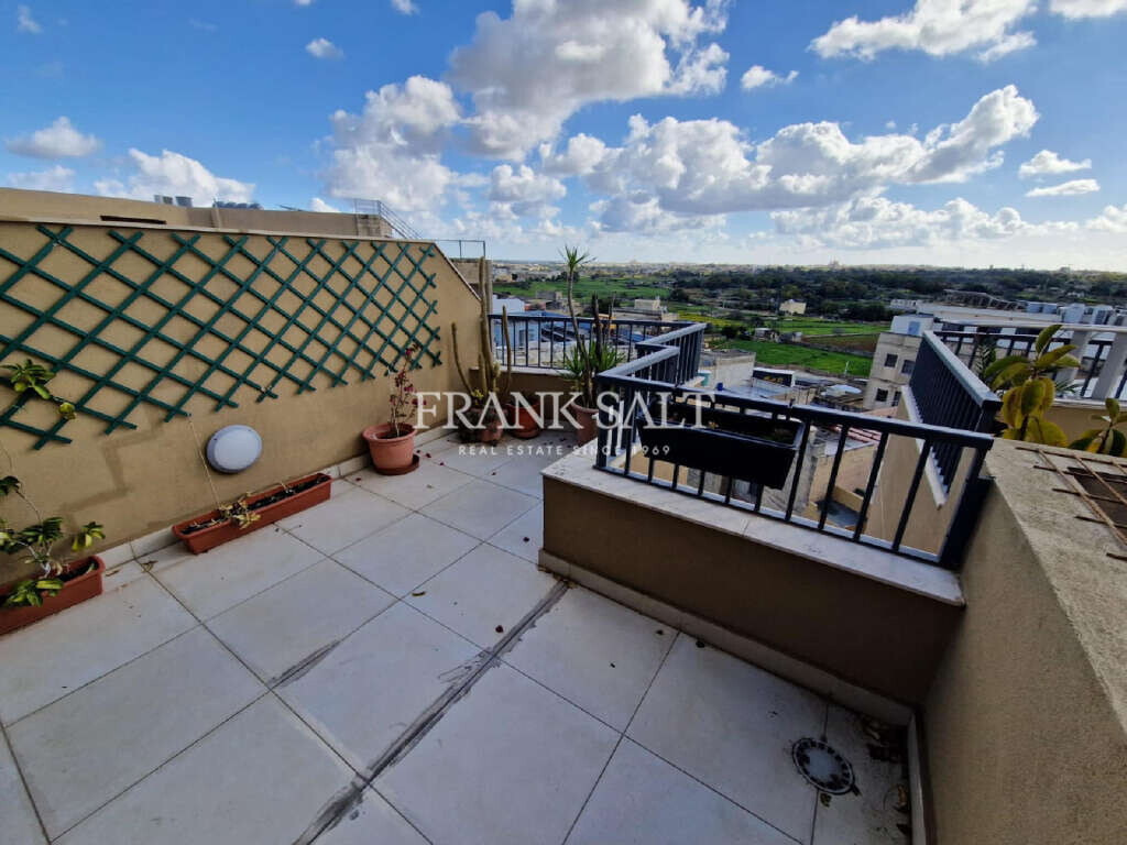 Luqa, 4 Bedrooms Bedrooms, ,1 BathroomBathrooms,For Sale,FRSA-714724