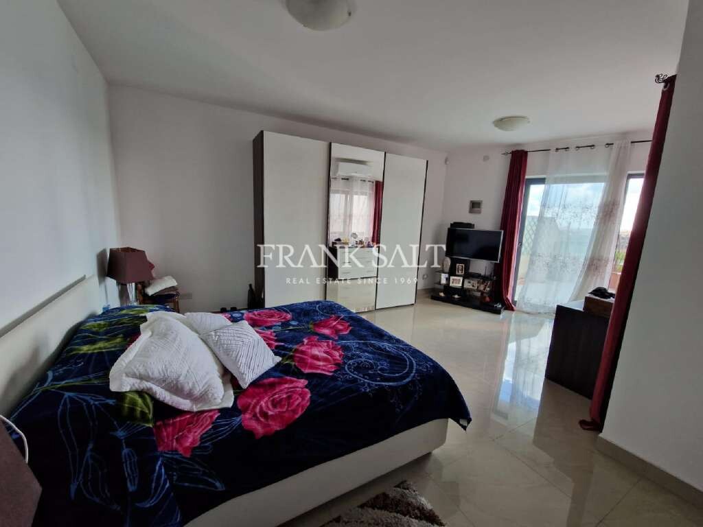 Luqa, 4 Bedrooms Bedrooms, ,1 BathroomBathrooms,For Sale,FRSA-714724