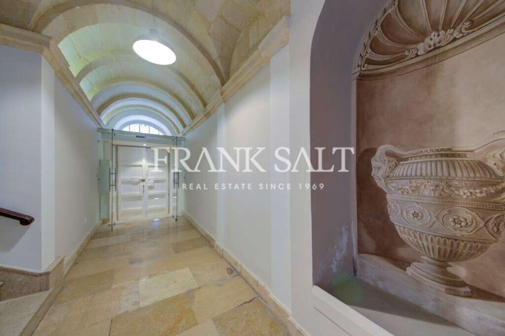 Valletta, 3 Bedrooms Bedrooms, ,3 BathroomsBathrooms,For Sale,FRSA-029492