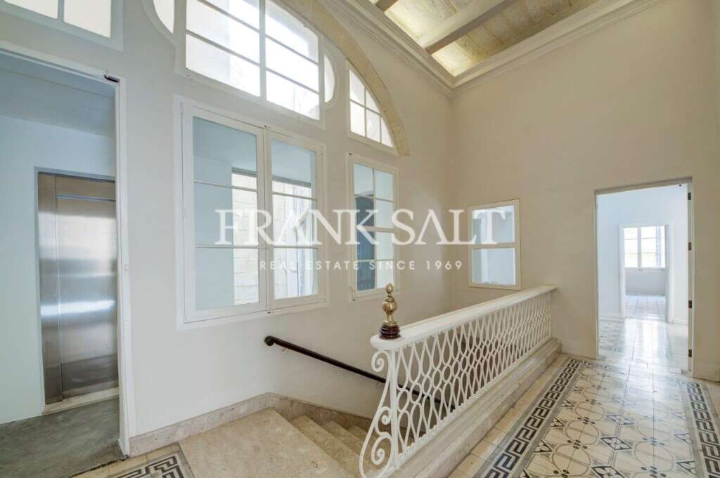 Valletta, 3 Bedrooms Bedrooms, ,3 BathroomsBathrooms,For Sale,FRSA-029492