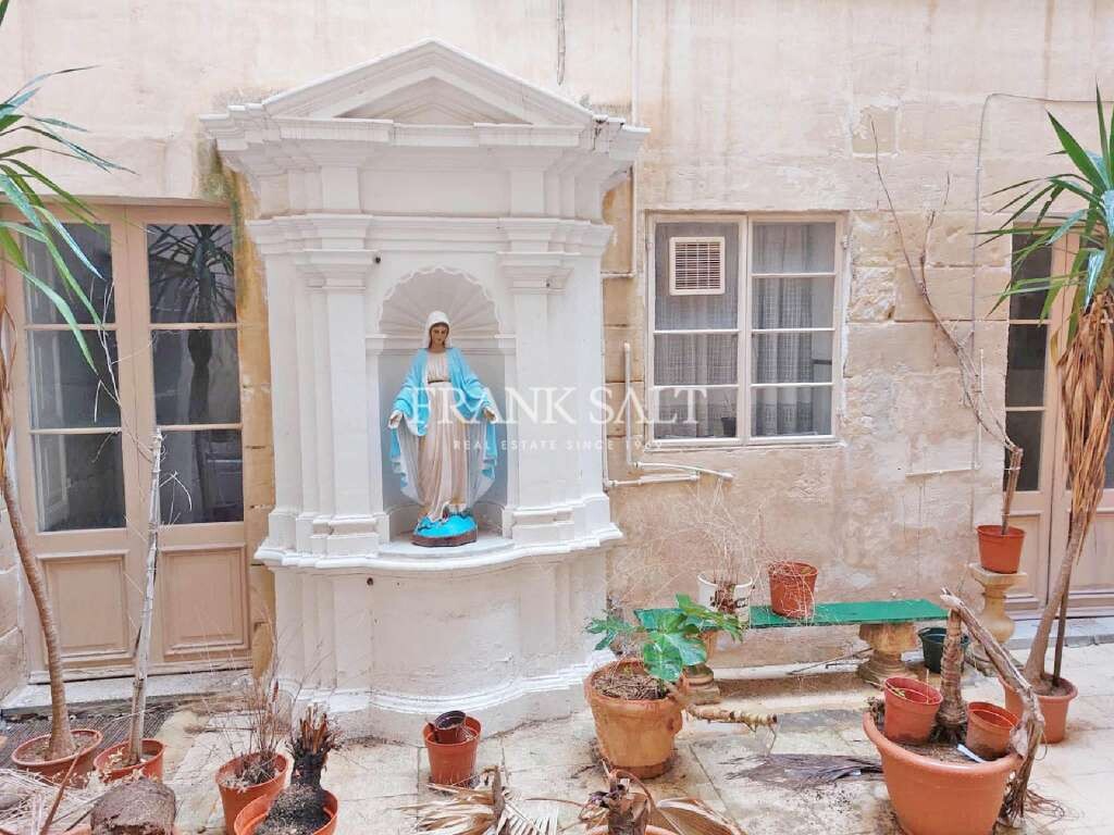 Qormi, 7 Bedrooms Bedrooms, ,For Sale,FRSA-354090