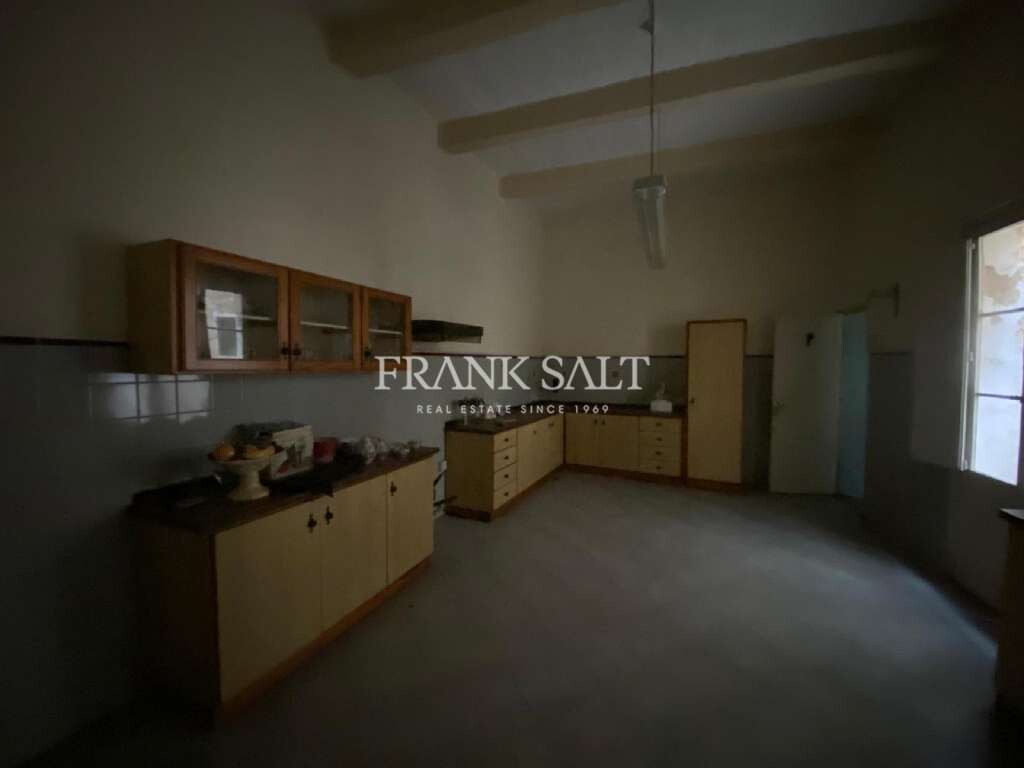 Qormi, 7 Bedrooms Bedrooms, ,For Sale,FRSA-354090