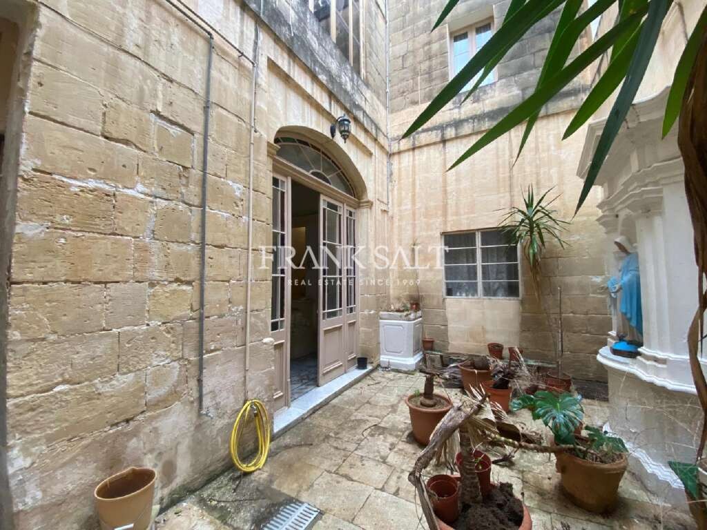 Qormi, 7 Bedrooms Bedrooms, ,For Sale,FRSA-354090